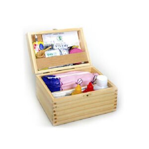 BOTIQUIN MEDIANO DE MADERA CON 20 ELEMENTOS